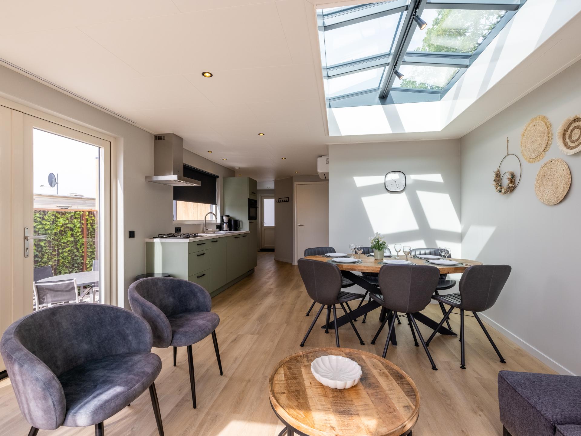 LASTMINUTE! 6-persoons chalet ’t Sluisje 8 • inclusief sloep • vrij uitzicht over de Tjonger • Friesland